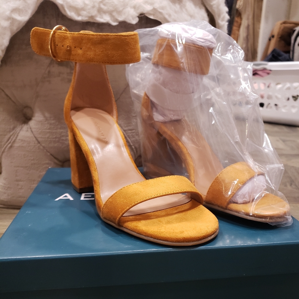 NWT tan faux suede comfortable strap heeled sandals
